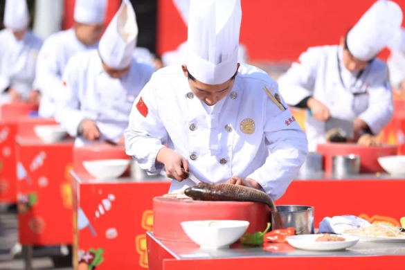 新时代新征程:新东方烹饪母公司中国东方教育成功上市