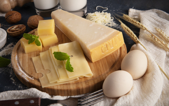 奶酪与牛奶的关系-奶酪和牛奶哪个营养高？