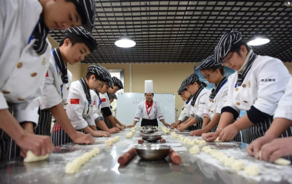 甘肃3月份普通员工中仍是一线厨师收入最高！