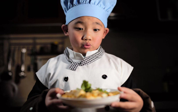 少儿厨艺系列节目《王艺鸣学做饭》推行素质教育