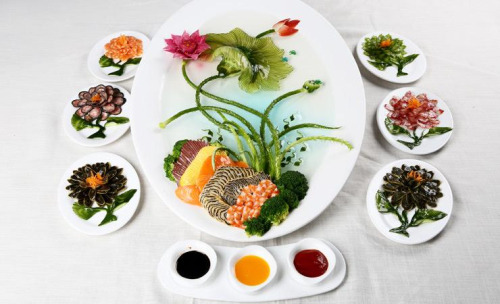 迎中国国际进口博览会：上海举办餐饮行业服务技能大赛