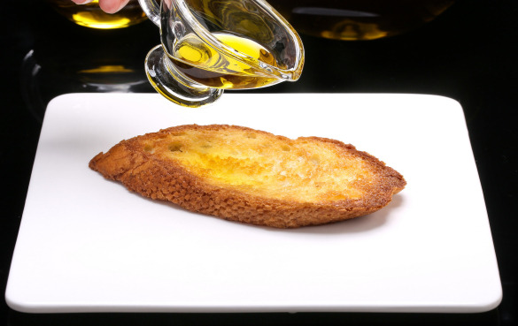 冷榨橄榄油的12个功效与作用，能炒菜吗？