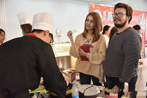“美丽中国香飘四海”中外留学生厨艺大赛在黑河学院举行