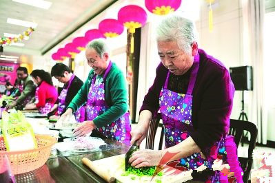 中山古镇举办长者文化节：老人变身“大厨”