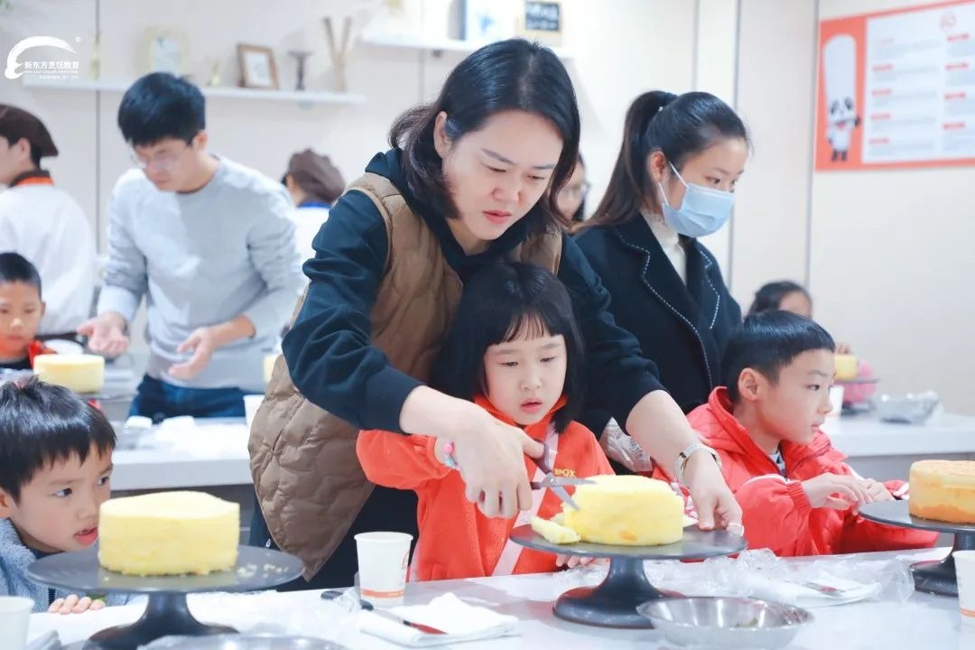 DIY蛋糕|赣州人社局＂大手拉小手＂亲子活动在赣州新东方温暖举办