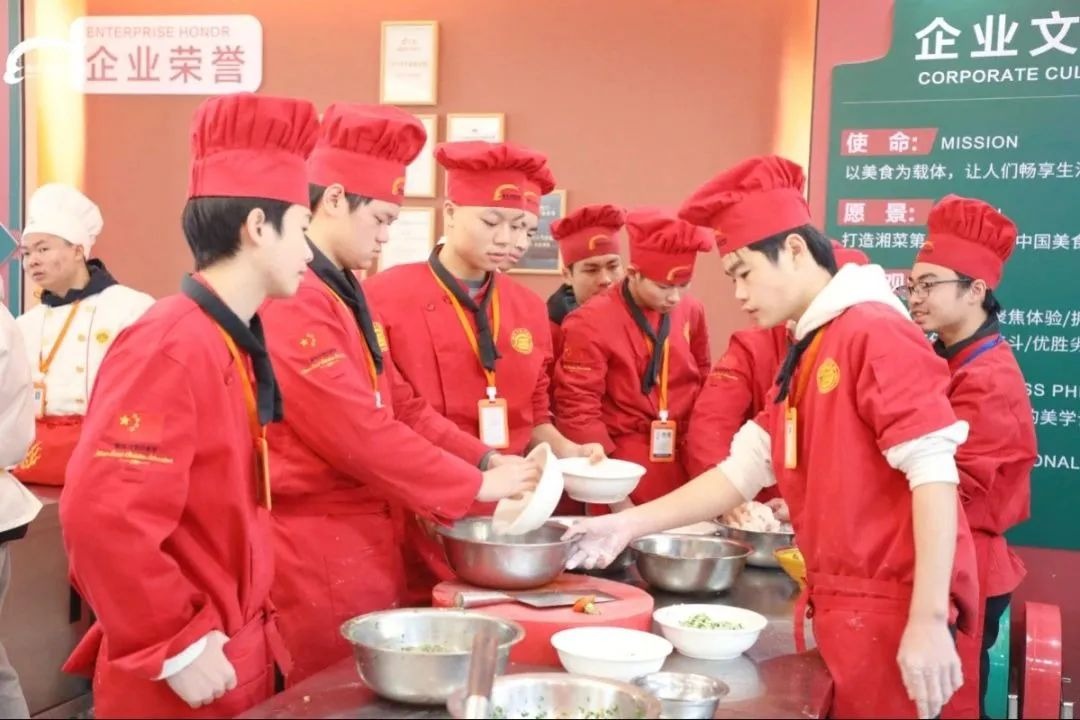 情暖冬至，饺子飘香 | 赣州新东方全校师生欢聚一堂包饺子