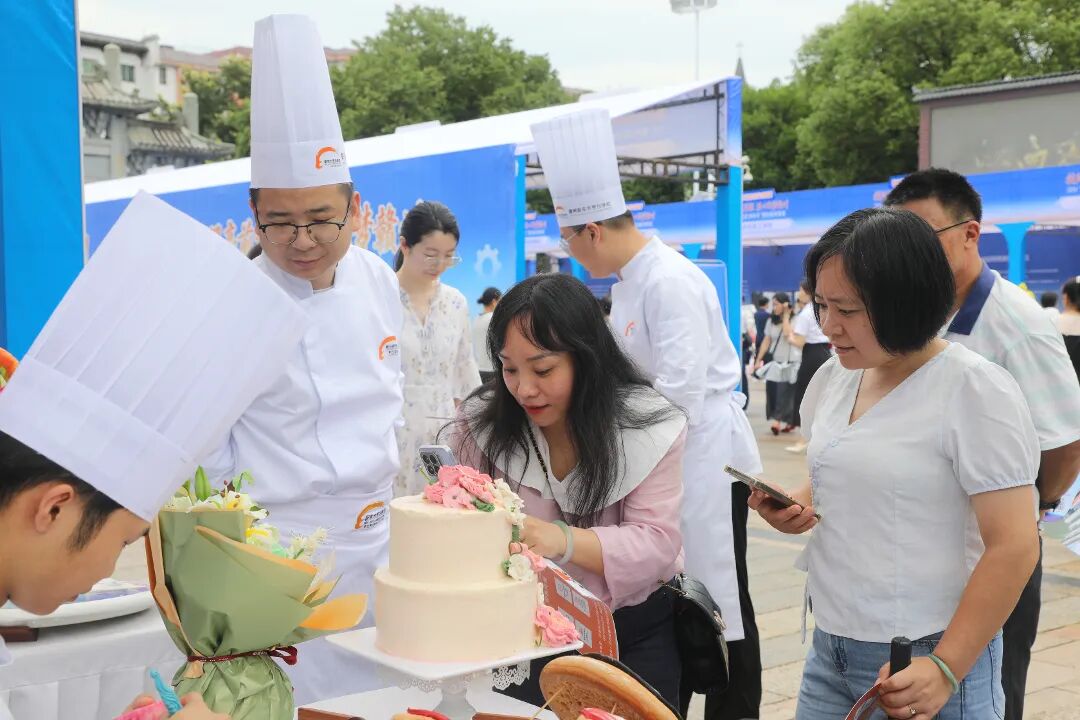 匠心筑梦·技耀赣城｜赣州新东方烹饪学校亮相2026年“赣州工匠